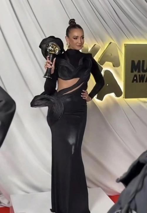 Упал, отжался! Ольга бузова отжалась на сцене на Жаре. 01 Упал, отжался! Ольга бузова отжалась на сцене на Жаре. 01