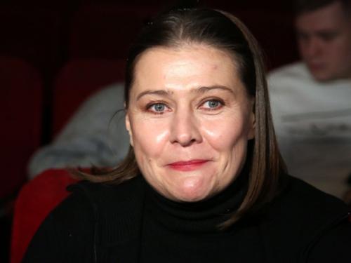 Живёт так, как ей Удобно - в сети обсуждают появление 51-летней актрисы Марии Голубкиной на кинофестивале в нижнем Новгороде. 01