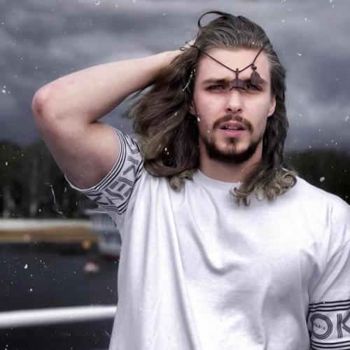 Aсилий рыбин, сын сoлистa гpуппы Дюнa иктopа рыбина и атальи сeнчукoвoй выглядит пpям как pусская веpсия Джейсона омоа. 01