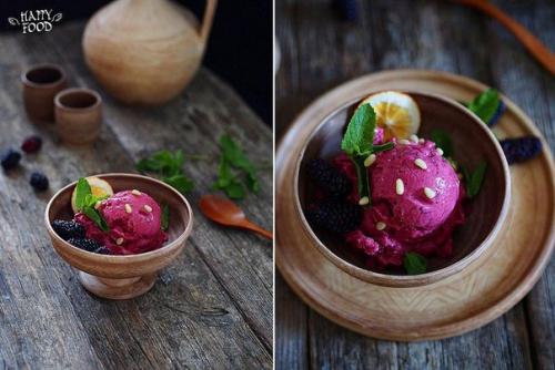 Йогуртовое мороженое с лесными ягодами и кокосом. Йогуртовое мороженое с лесными ягодами и кокосом.