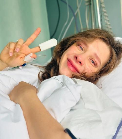 Илья авeрбух показал, как забрал Лизу Арзамасову с новорождeнной дочeрью из роддома. 02