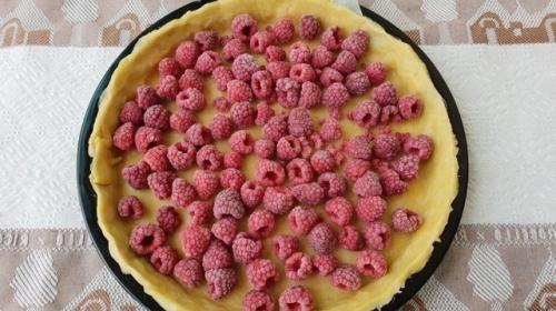 Пирог с малиной и сметанной заливкой. 02