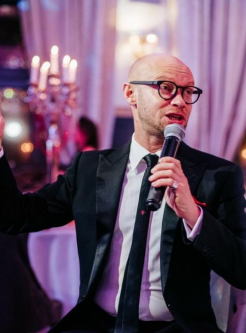 Комика Дмитрия Хрусталева сняли с рейса Калининград - Москва за пьяный дебош. 01