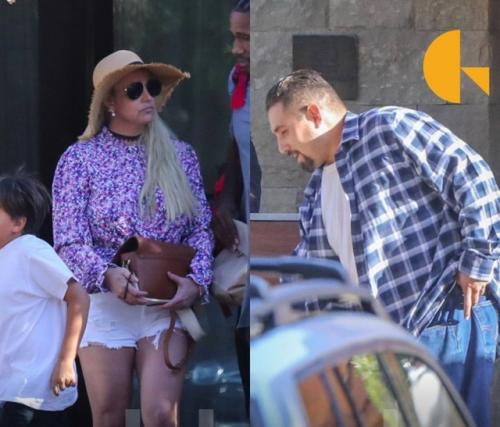 Бритни Спирс снова начала встречаться со своим домработником, который имеет криминальное прошлое, с которым у нее произошла драка в отеле. 04