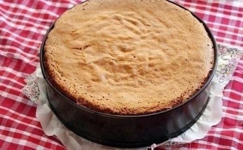 Очень вкусный нежный медовый бисквит. 04