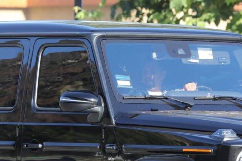 Бритни Спирс снова начала встречаться со своим домработником, который имеет криминальное прошлое, с которым у нее произошла драка в отеле. 02