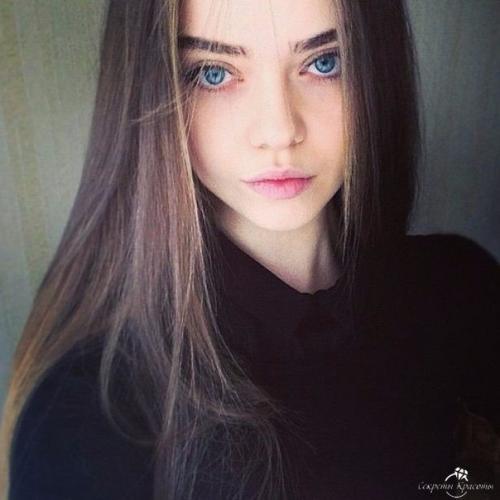 Убираем покраснения и мы делаем кожу мягкой и гладкой? 

