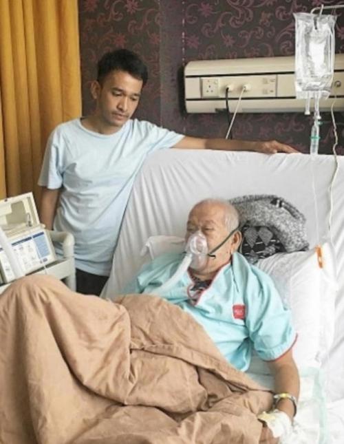 Китаец горько поплатился, когда решил выдавить прыщ. 01