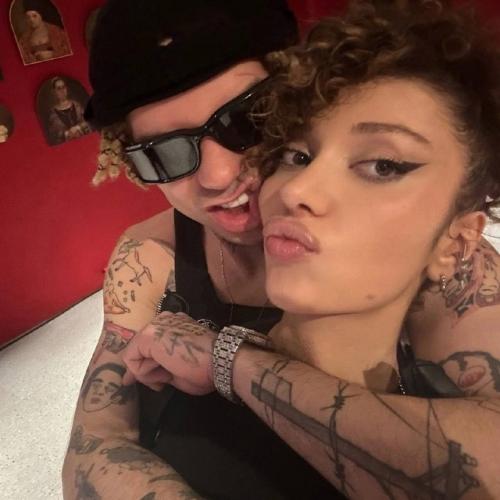 Элджей страстно поцеловал свою новую возлюбленную Anikv на концерте. 01