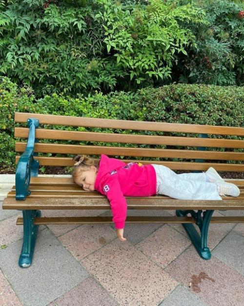 Ханна яркими фото из семейной поездки в Диснейленд поделилась. 05