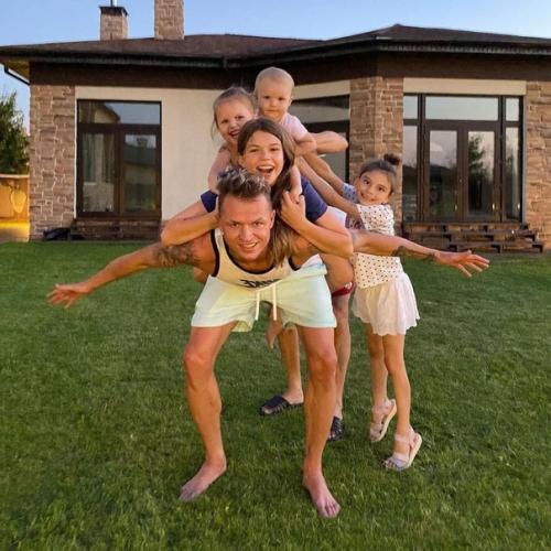 Старшая дочь дмитрия Тарасова переехала к отцу. 01 Старшая дочь дмитрия Тарасова переехала к отцу. 01