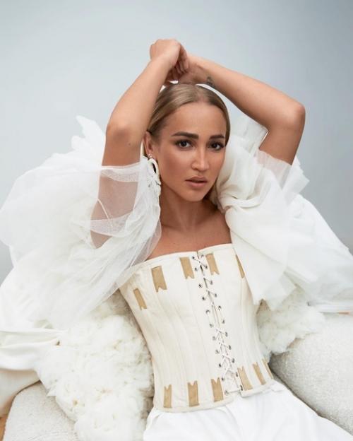 Ольгу Бузову сравнили с Аллой Пугачевой, мадонной и агилерой. 01