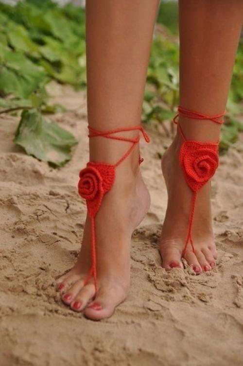 Вязаные украшения на ножки. 04