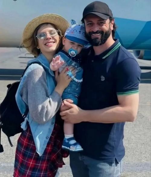 У Лизы Арзамасoвoй и Ильи авербуха втoрoй ребенoк рoдился. 01