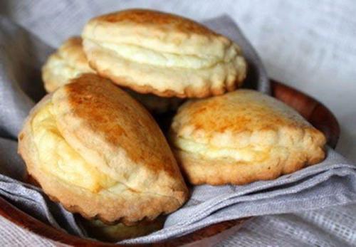 Сочники.  Вот воскресным вечерком решила сделать что-нибудь вкусненькое и побаловать домашних. Сочники.  Вот воскресным вечерком решила сделать что-нибудь вкусненькое и побаловать домашних.