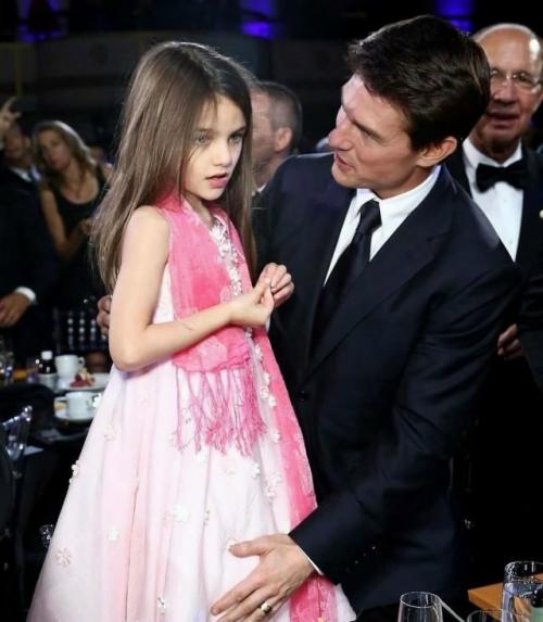 Еще один ребенок знаменитости отказался от фамилии отца. 06