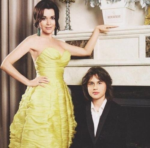 20-Ти летний сын Анастасии Заворотнюк, Майкл стрюков. 02