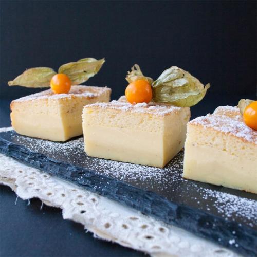 Умное пирожное.   Это пирожное само в процессе выпечки разделяется на ванильное суфле, нежный заварной крем и бисквит. 01