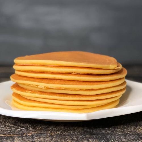 Утро с панкейками не может быть плохим, приятного аппетита.