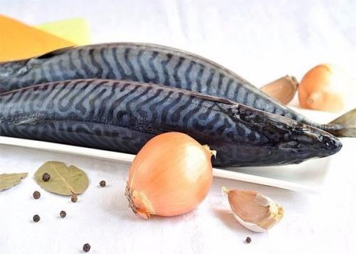 Скумбрия маринованная.  Можно, конечно, купить в супермаркете готовую маринованную скумбрию. 01 Скумбрия маринованная.  Можно, конечно, купить в супермаркете готовую маринованную скумбрию. 01