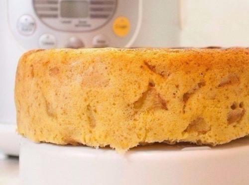 Пышная шарлотка с яблоками в мультиварке. Пышная шарлотка с яблоками в мультиварке.