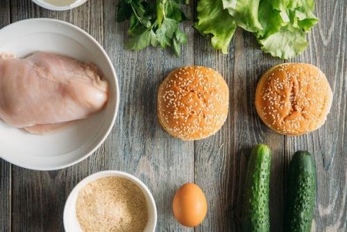 Бургеры с курицей и сметанным соусом. 01 Бургеры с курицей и сметанным соусом. 01