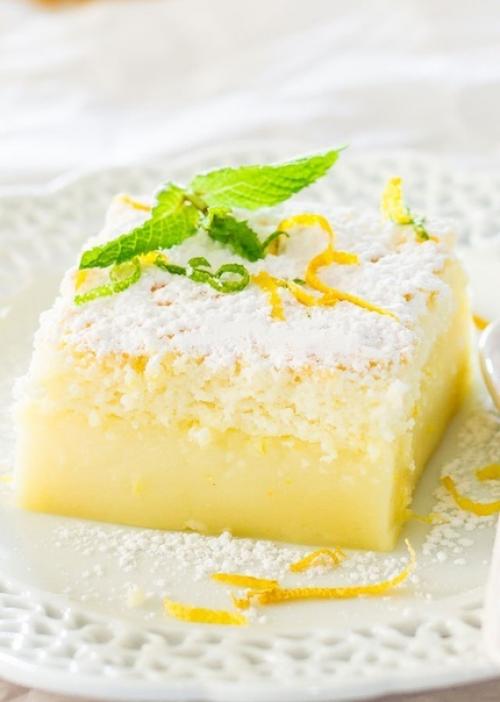 Умное пирожное.   Это пирожное само в процессе выпечки разделяется на ванильное суфле, нежный заварной крем и бисквит. 02