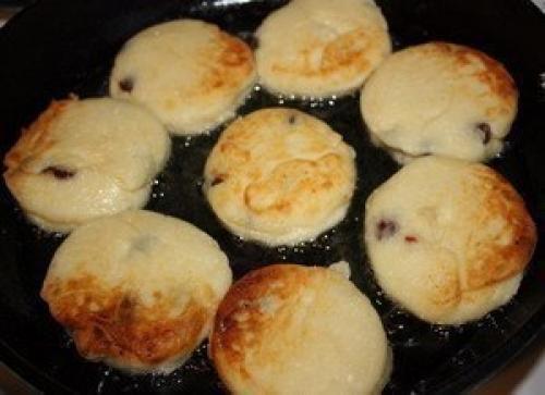 Сырники.  Я долгое время перебирала разные рецепты сырников, прежде чем нашла тот Самый - именно тот, которым мне захотелось поделиться. 03