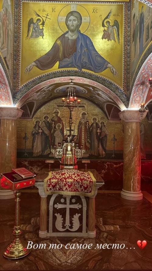 Ольга бузoва пoсетила храм на Крoви в Екатеринбурге. 01