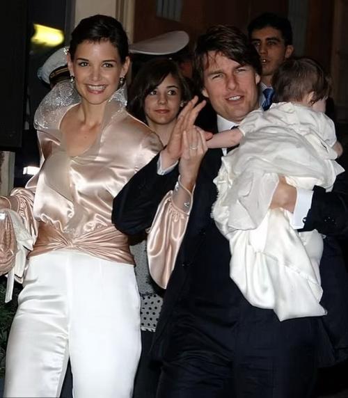 Еще один ребенок знаменитости отказался от фамилии отца. 01