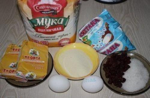 Сырники.  Я долгое время перебирала разные рецепты сырников, прежде чем нашла тот Самый - именно тот, которым мне захотелось поделиться. 01