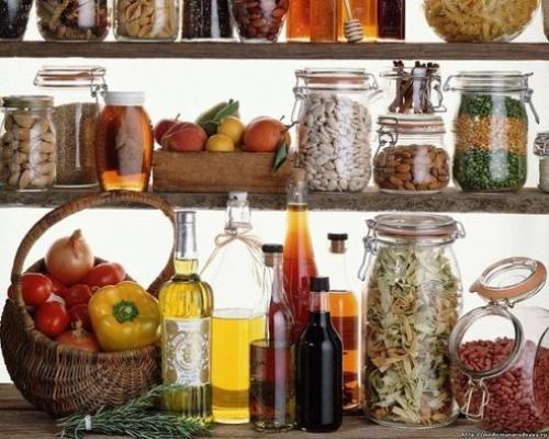 Мы ищем лекарства на кухне. 

