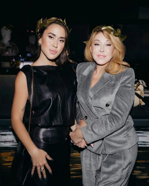 У Любови успенской с дочерью, которая обвиняла её во всех грехах, царит семейная идиллия. 04