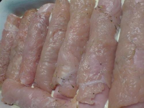 Рулетики из куриной грудки в сырном соусе? 05