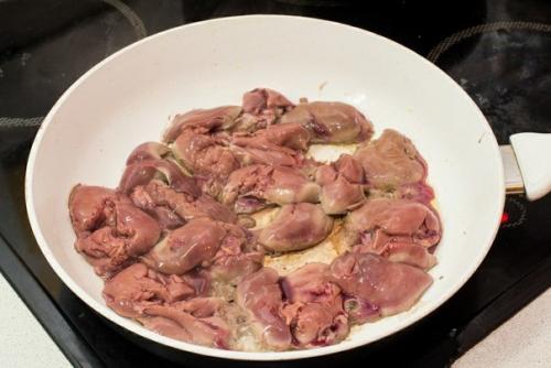 Куриная печень с грибами в сливочном соусе. 01 Куриная печень с грибами в сливочном соусе. 01