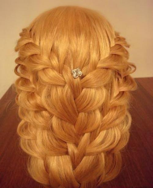 Ажурная прическа. Укладка из трех слоев состоит. Ажурная прическа. Укладка из трех слоев состоит.