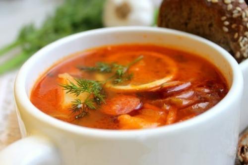 Солянка с колбасой. Солянка с колбасой.