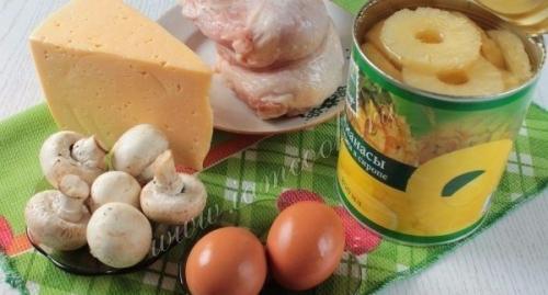 Салат с ананасами, курицей и грибами. 01