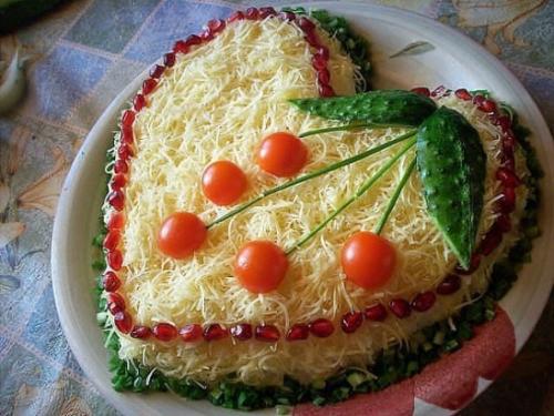 Слоеный салат из курицы с сыром Восторг.