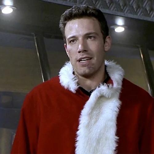 Од новый год мы вспоминаем актёров, которые играли или просто наряжались в Санта - Клаусов. 02