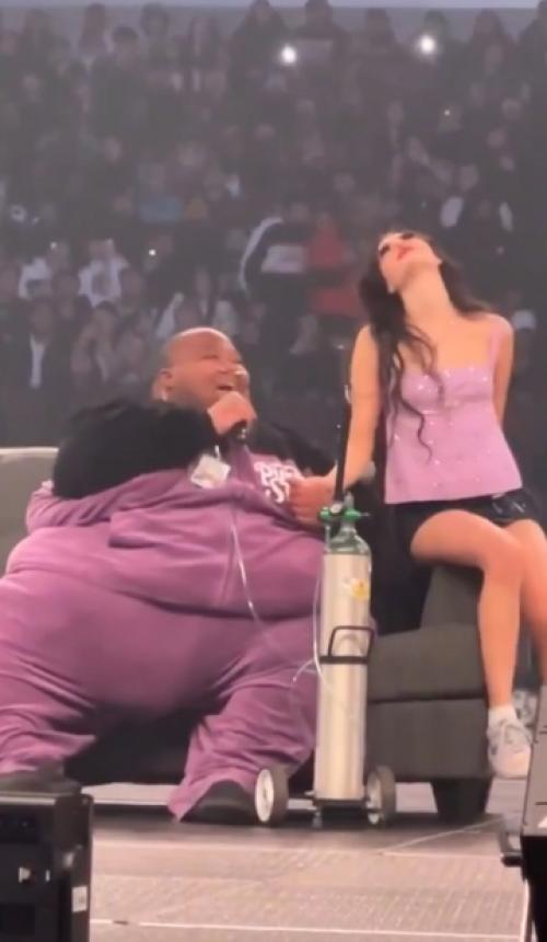 23-Летний американский рэпер весом более 200 кг выступает сидя и с кислородным баллоном. 01