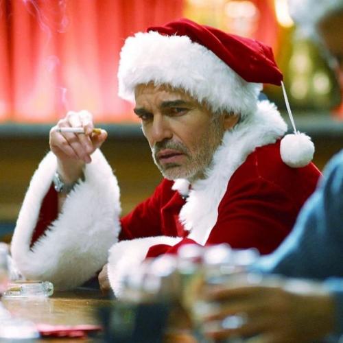 Од новый год мы вспоминаем актёров, которые играли или просто наряжались в Санта - Клаусов. 01