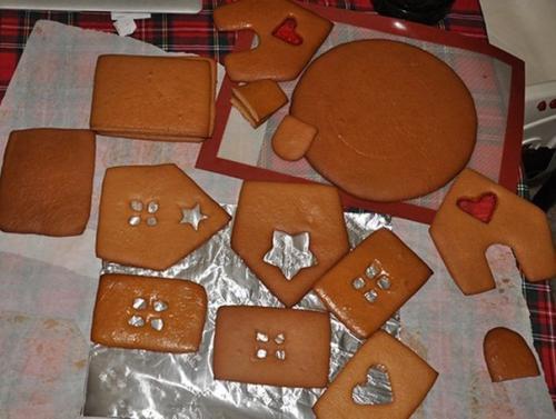 Пряничный домик для новогоднего стола. 01