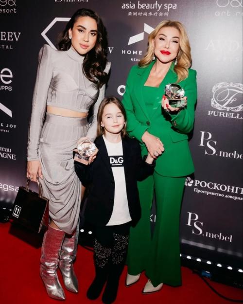 У Любови успенской с дочерью, которая обвиняла её во всех грехах, царит семейная идиллия. 03