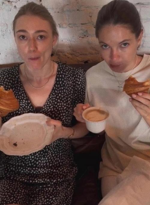 НЕ Разлей Вода 37-летняя Наталья бардо и Оксана акиньшина, будучи ровесницами, являются лучшими подругами. 03