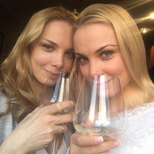 Сестры арнтгольц похожи как две капли воды. 06