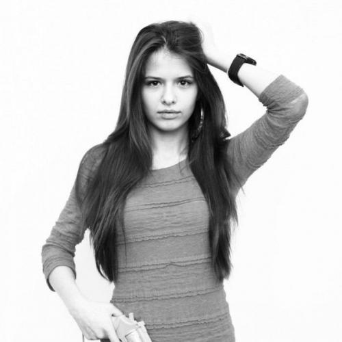 Какая она красивая.