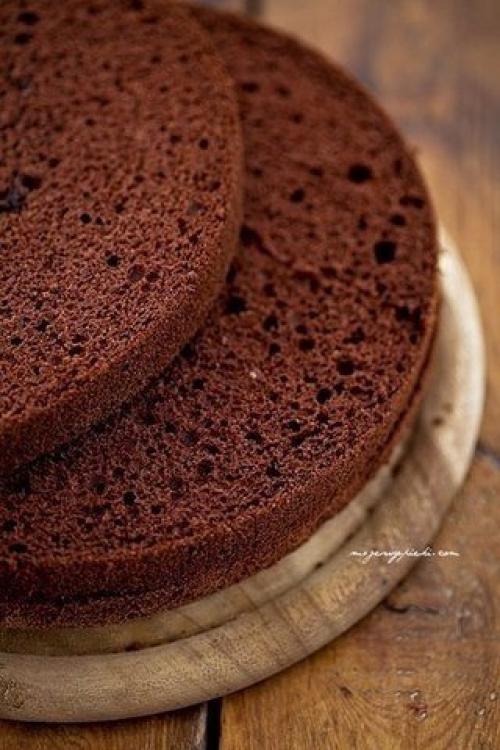 Шоколадный бисквит получается который всегда? 01