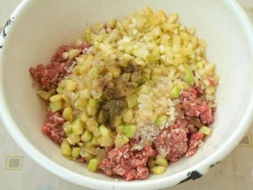 Фаршированный перец с начинкой из мясного фарша и кабачка. 02