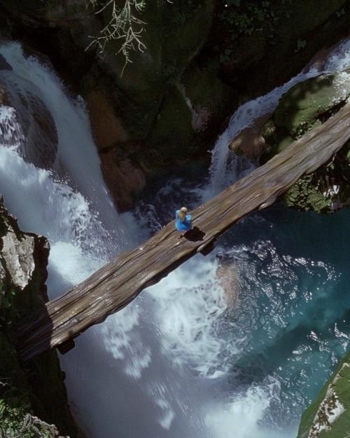 Мы смотрим такую адаптацию Барби: Лебединое Озеро? 02